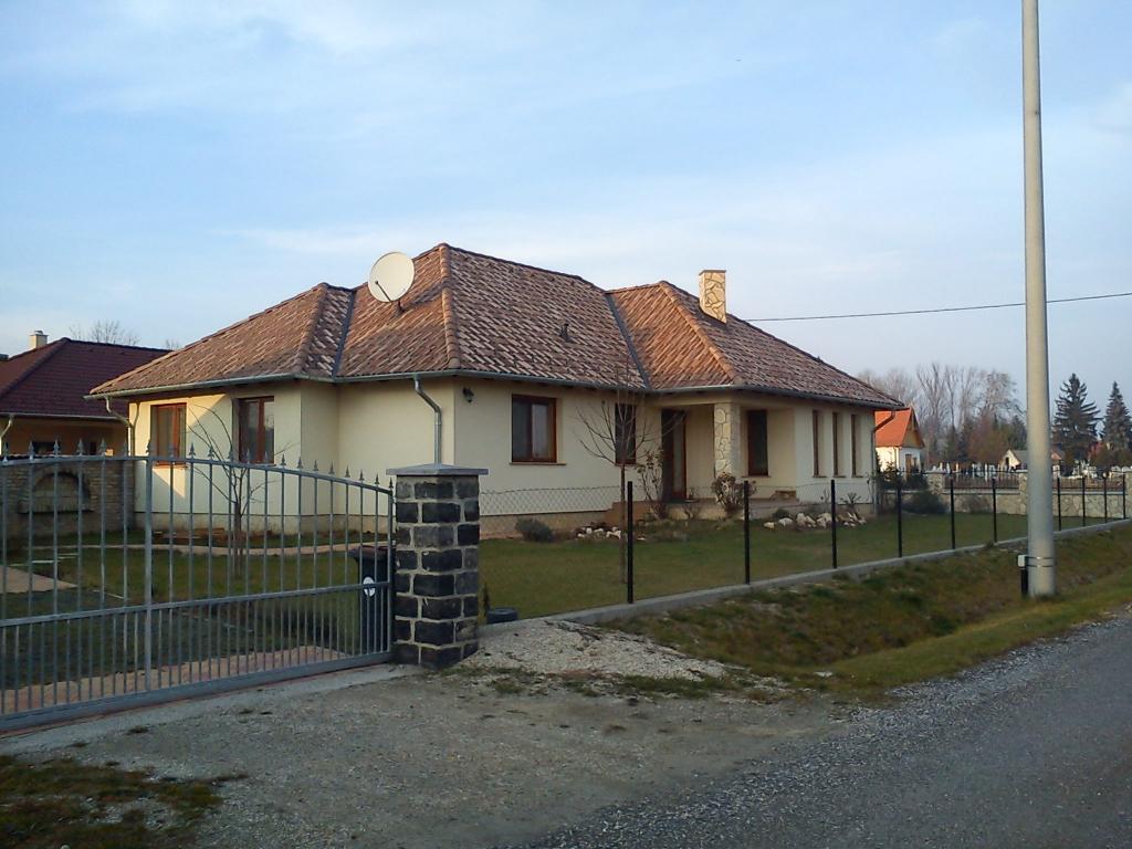 Kenyeres Róbert - Családi ház Győrújfalu