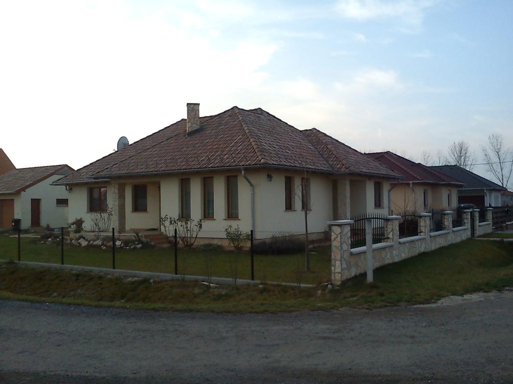 Kenyeres Róbert - Családi ház Győrújfalu