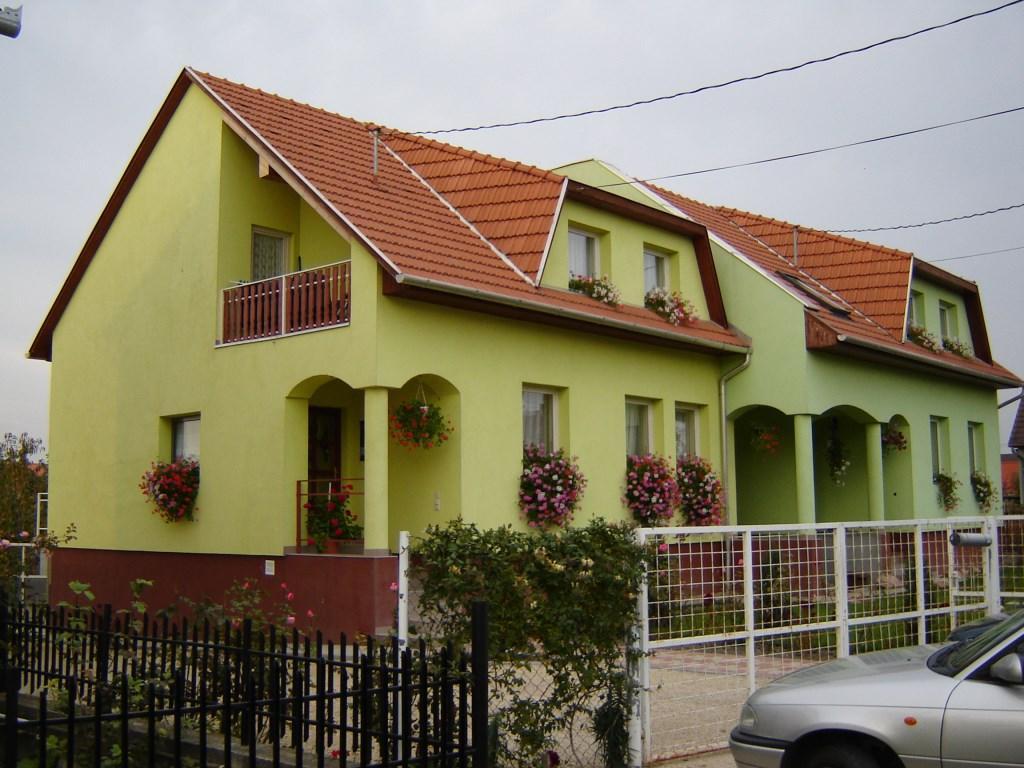Kenyeres Róbert - Kétlakásos ház Győrújfalu