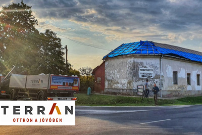 Terrán - Tetőcseréppel és -fóliával támogatja a Terrán a helyreállítást a jégverés után