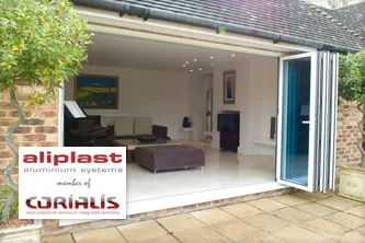 ***Aliplast - Elegáns homlokzati harmonikaajtó-rendszer