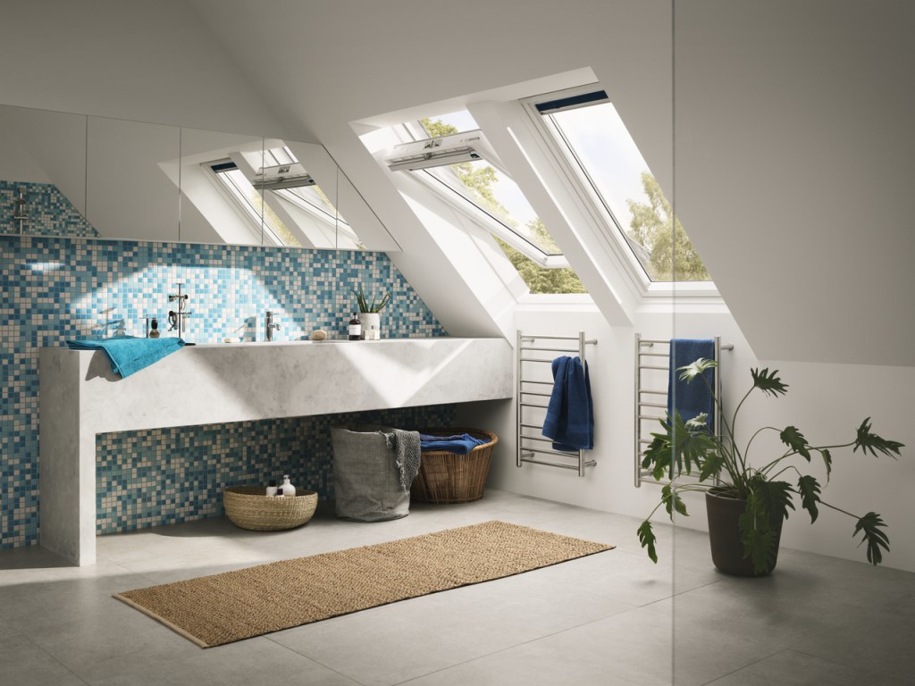 1,1 w/m<sup>2</sup>k jövőbiztos u<sub>w</sub> értékű velux ...